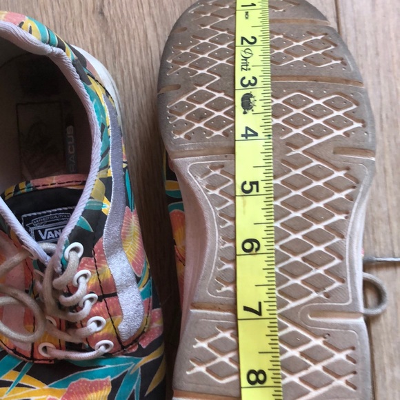 Vans - Picture 6 of 6